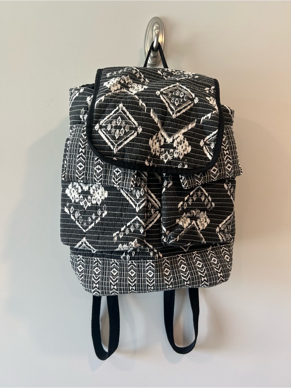 Black and White Patterned Quilted Backpack‎